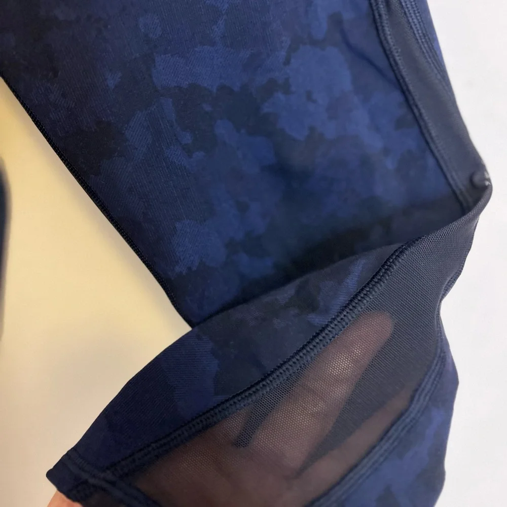 Lululemon Blue Camo Wunder‎ Under High Rise Crop Leggings Size 6